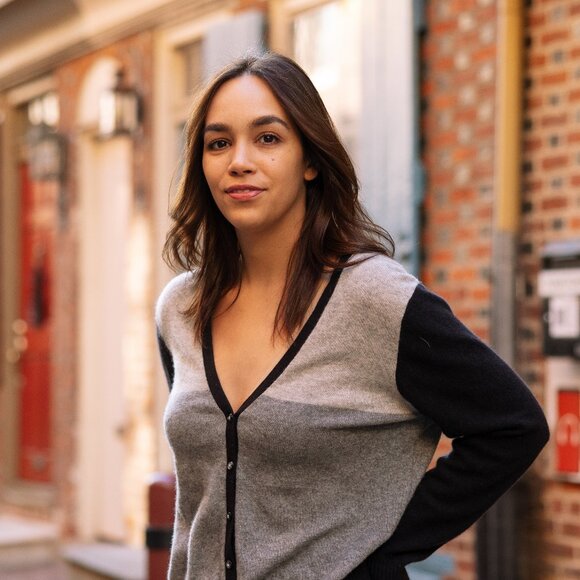 Shopper ISO Timeless & Comfortable - Picture 2 of 3